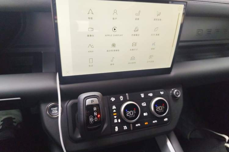 Used Land Rover Defender 2025 90 3.0T P400 X-Dynamic HSE Audio And AC Panel