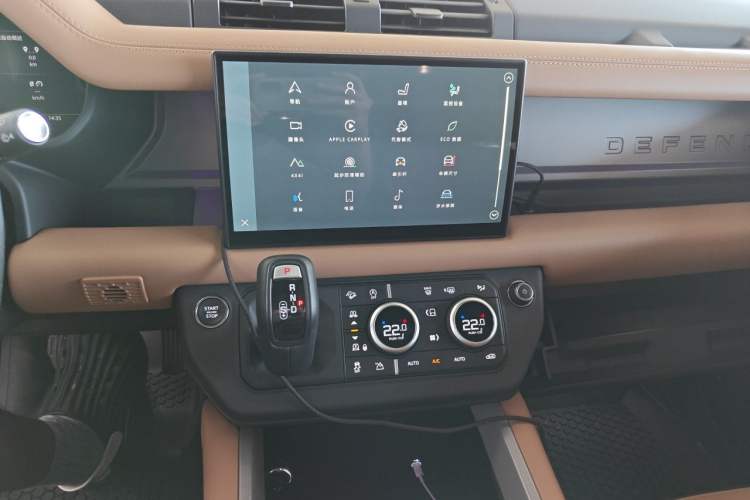 Used Land Rover Defender 2025 110 3.0T P400 Dark Edition Audio And AC Panel