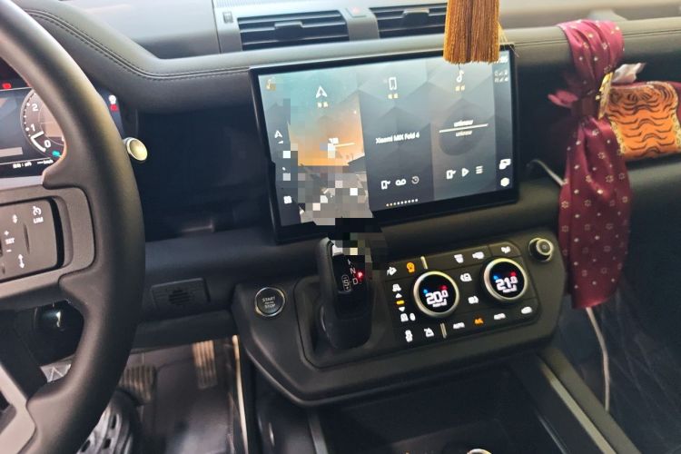 Used Land Rover Defender 2025 110 3.0T P400 X-Dynamic SE Audio And AC Panel
