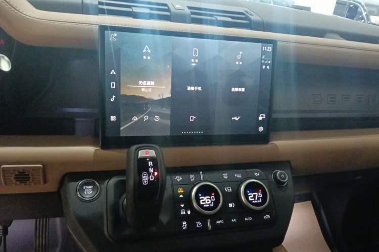 Used Land Rover Defender 2025 110 3.0T P400 – Dynamic HSE Audio And AC Panel
