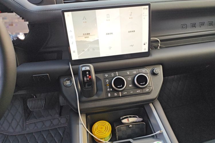 Used Land Rover Defender 2025 90 3.0T P400 X-Dynamic HSE Audio And AC Panel