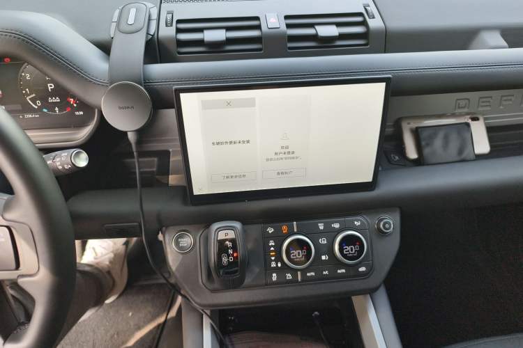 Used Land Rover Defender 2025 110 3.0T P400 – Dynamic HSE Audio And AC Panel