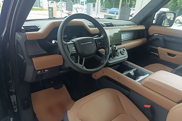 Used Land Rover Defender 2025 90 3.0T P400 X-Dynamic HSE Center Console