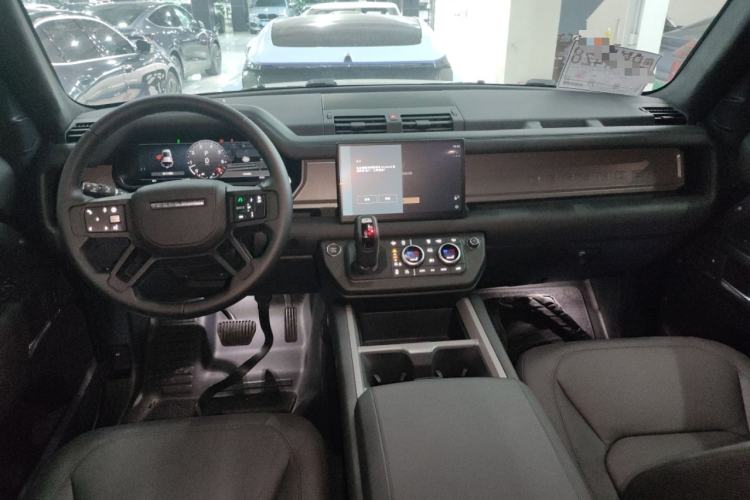 Used Land Rover Defender  Center Console