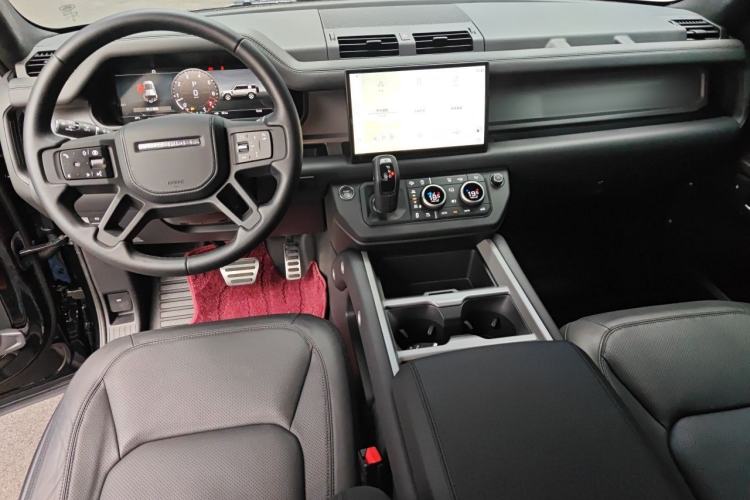 Used Land Rover Defender 2025 110 3.0T P400 – Dynamic HSE Center Console