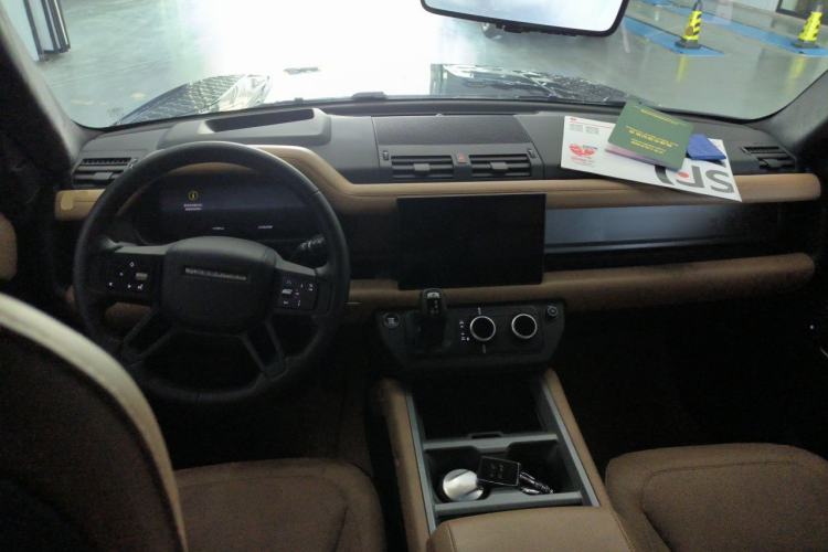 Used Land Rover Defender 2025 110 3.0T P400 Dark Edition Center Console