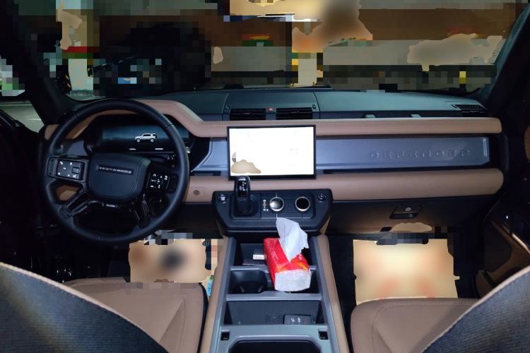 Used Land Rover Defender 2025 110 3.0T P400 – Dynamic HSE Center Console