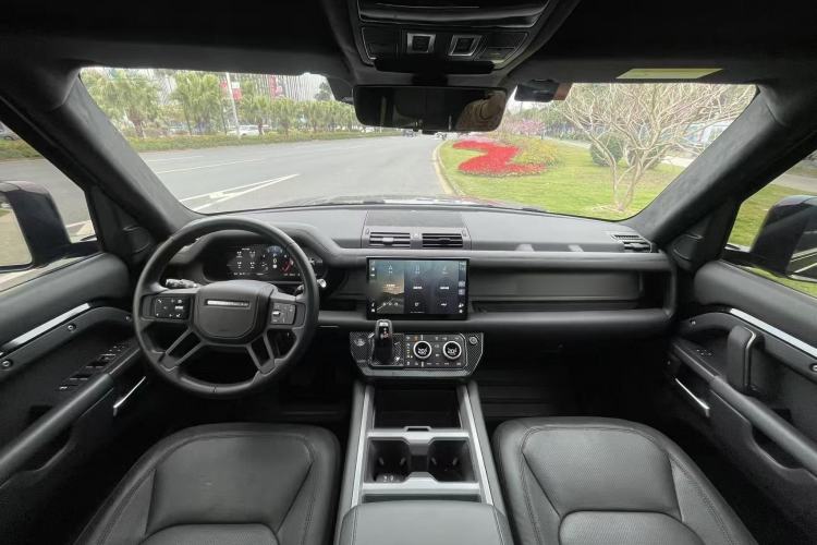 Used Land Rover Defender 2025 110 3.0T P400 Dark Edition Center Console
