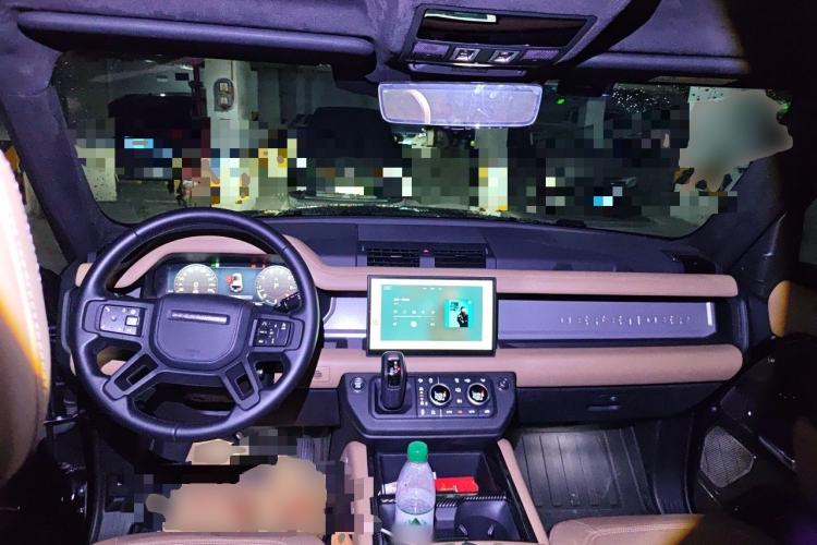 Used Land Rover Defender 2025 110 3.0T P400 Dark Edition Center Console