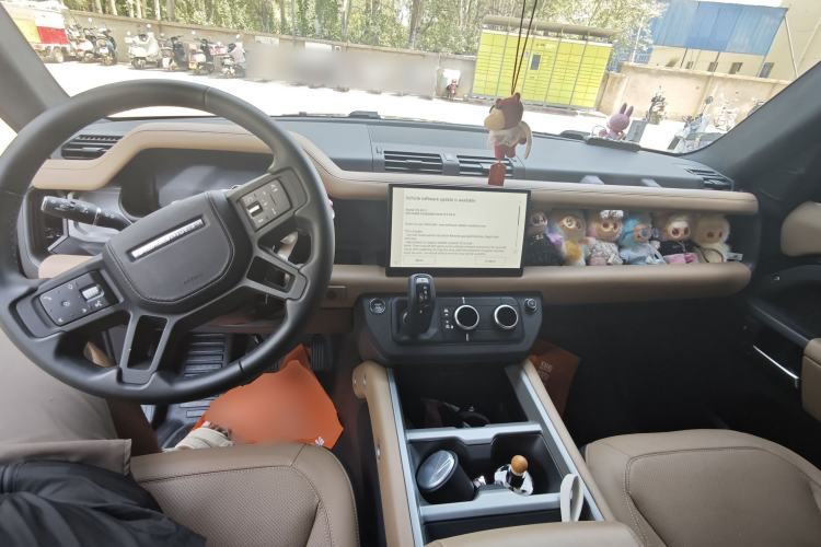 Used Land Rover Defender 2025 90 3.0T P400 X-Dynamic HSE Center Console