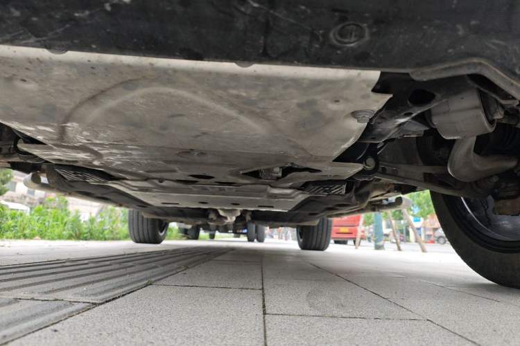 Used Land Rover Defender 2025 110 3.0T P400 – Dynamic HSE Chassis Front