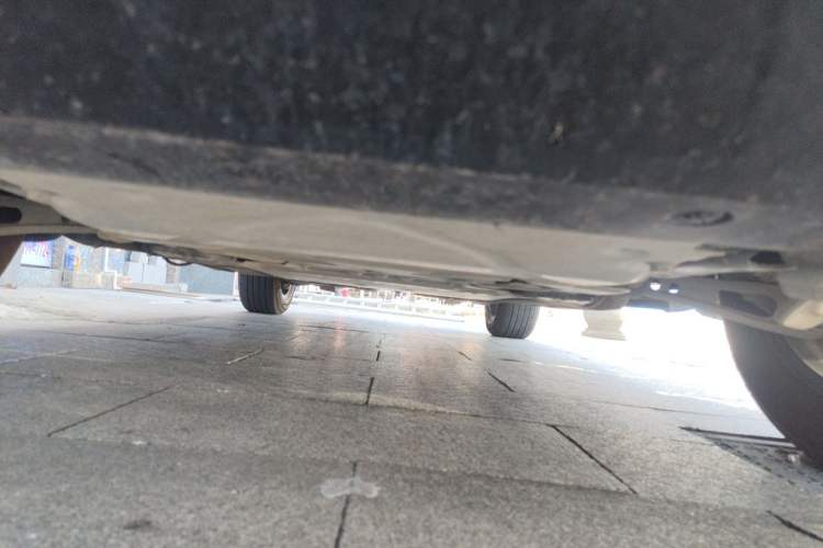 Used Land Rover Defender 2025 110 3.0T P400 – Dynamic HSE Chassis Front