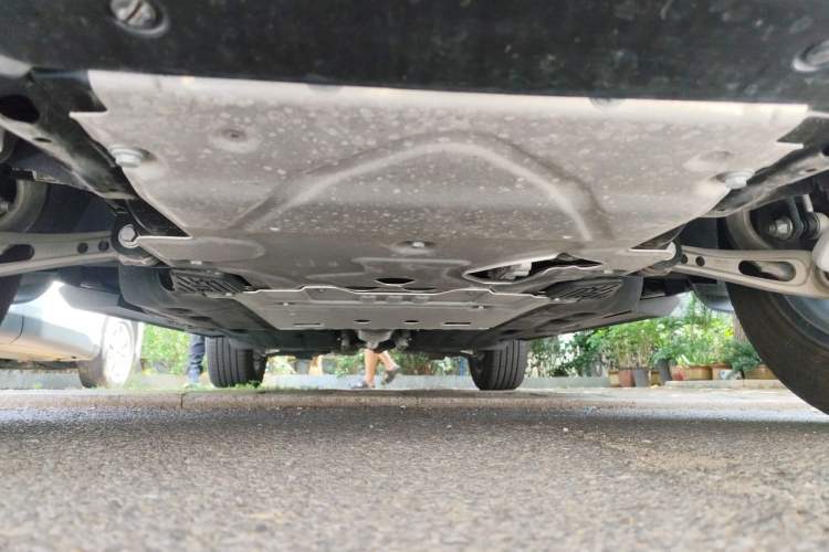 Used Land Rover Defender 2025 110 3.0T P400 – Dynamic HSE Chassis Front