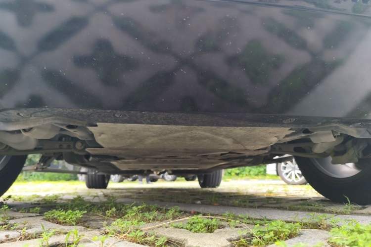 Used Land Rover Defender 2025 110 3.0T P400 – Dynamic HSE Chassis Front