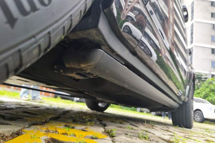 Used Land Rover Defender 2025 110 3.0T P400 – Dynamic HSE Chassis Front Left