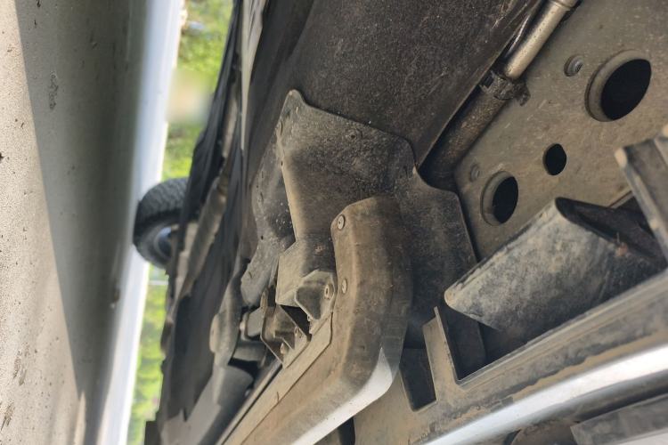 Used Land Rover Defender 2025 110 3.0T P400 – Dynamic HSE Chassis Front Left