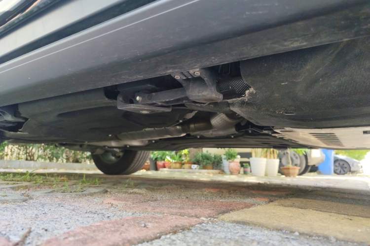 Used Land Rover Defender 2025 110 3.0T P400 – Dynamic HSE Chassis Front Right