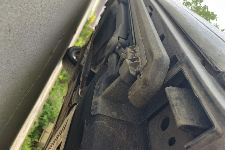 Used Land Rover Defender 2025 110 3.0T P400 – Dynamic HSE Chassis Front Right
