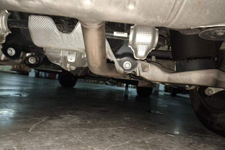Used Land Rover Defender 2025 110 3.0T P400 – Dynamic HSE Chassis Rear