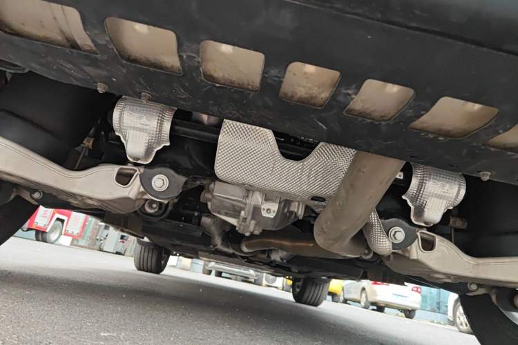 Used Land Rover Defender 2025 110 3.0T P400 – Dynamic HSE Chassis Rear