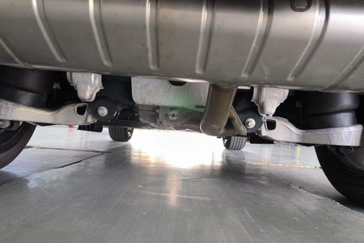 Used Land Rover Defender 2025 110 3.0T P400 Dark Edition Chassis Rear