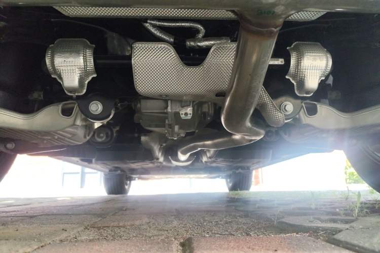 Used Land Rover Defender 2025 110 3.0T P400 – Dynamic HSE Chassis Rear