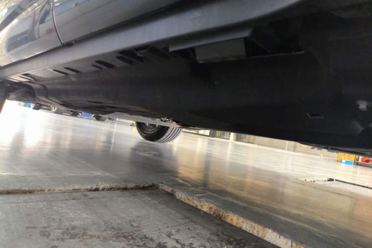 Used Land Rover Defender 2025 110 3.0T P400 Dark Edition Chassis Rear Left