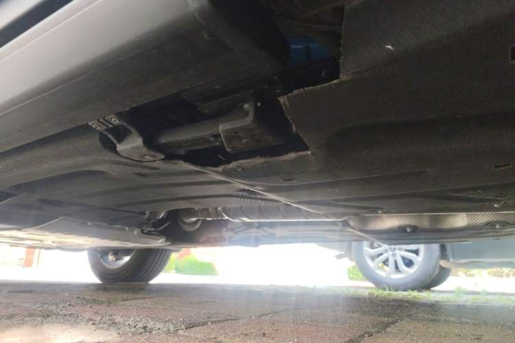 Used Land Rover Defender 2025 110 3.0T P400 – Dynamic HSE Chassis Rear Left