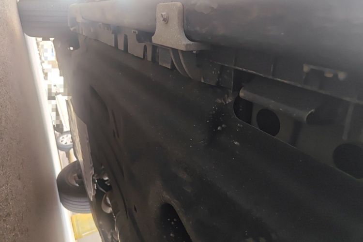 Used Land Rover Defender 2025 110 3.0T P400 – Dynamic HSE Chassis Rear Left