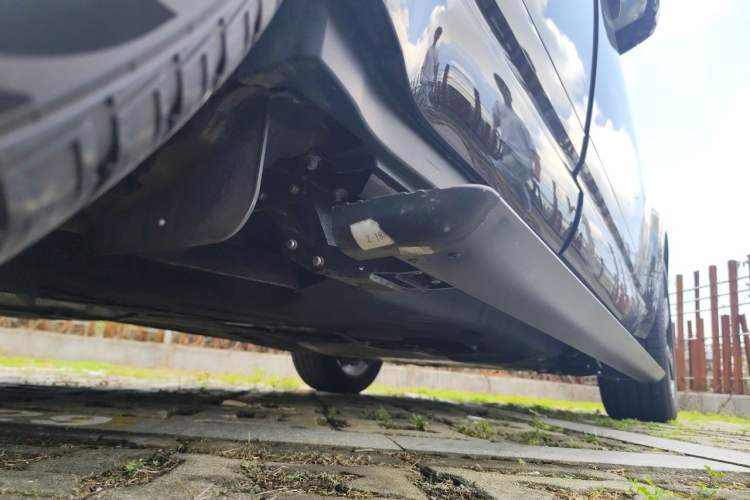 Used Land Rover Defender 2025 110 3.0T P400 – Dynamic HSE Chassis Rear Right