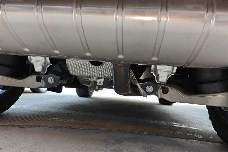 Used Land Rover Defender 2025 90 3.0T P400 X-Dynamic HSE Chassis Rear