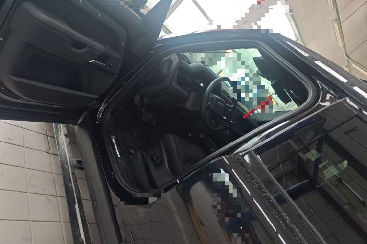 Used Land Rover Defender 2025 110 3.0T P400 – Dynamic HSE Driver Seat