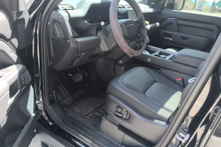 Used Land Rover Defender 2025 110 3.0T P400 Dark Edition Driver Seat