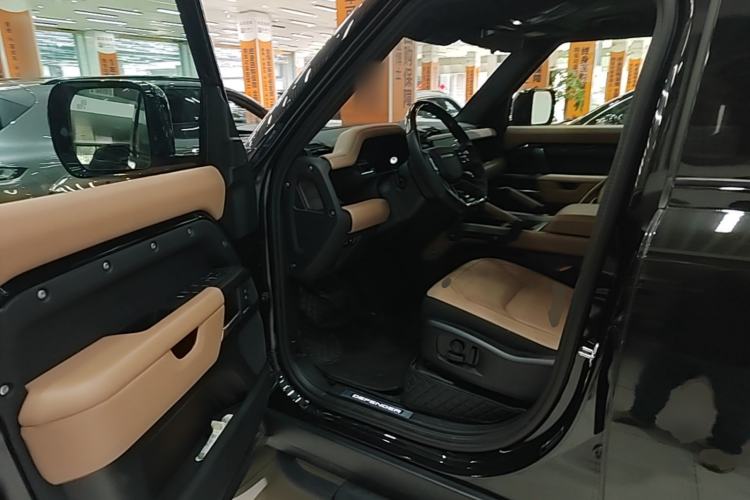 Used Land Rover Defender 2025 110 3.0T P400 – Dynamic HSE Driver Seat