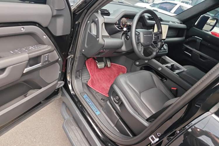 Used Land Rover Defender 2025 110 3.0T P400 – Dynamic HSE Driver Seat
