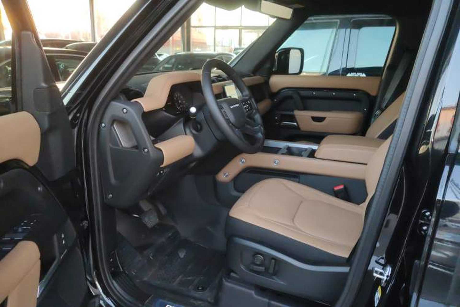 Used Land Rover Defender 2025 110 3.0T P400 – Dynamic HSE Driver Seat