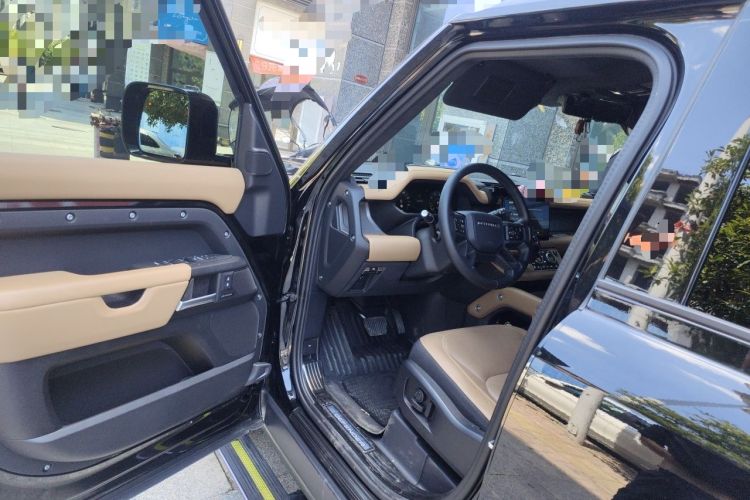 Used Land Rover Defender 2025 110 3.0T P400 – Dynamic HSE Driver Seat