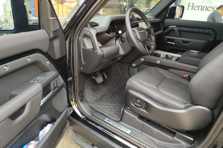 Used Land Rover Defender 2025 90 3.0T P400 X-Dynamic HSE Driver Seat