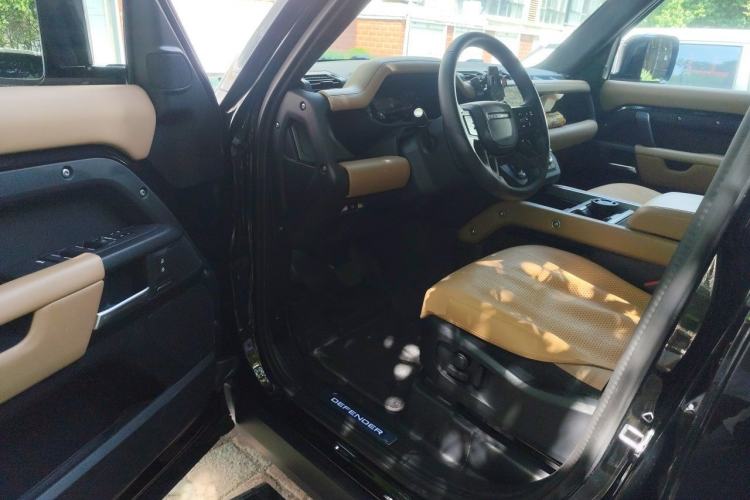 Used Land Rover Defender 2025 110 3.0T P400 – Dynamic HSE Driver Seat
