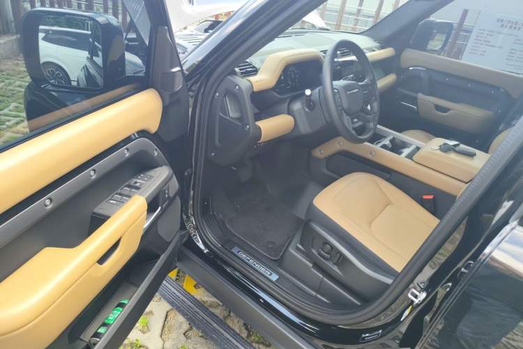Used Land Rover Defender 2025 110 3.0T P400 – Dynamic HSE Driver Seat