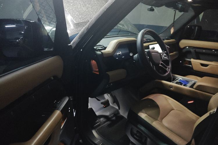 Used Land Rover Defender 2025 110 3.0T P400 – Dynamic HSE Driver Seat
