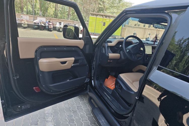 Used Land Rover Defender 2025 90 3.0T P400 X-Dynamic HSE Driver Seat