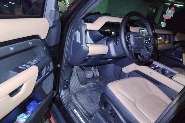 Used Land Rover Defender 2025 110 3.0T P400 – Dynamic HSE Driver Seat