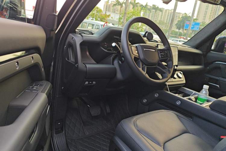 Used Land Rover Defender 2025 90 3.0T P400 X-Dynamic HSE Driver Seat