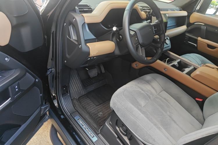 Used Land Rover Defender 2025 110 3.0T P400 – Dynamic HSE Driver Seat
