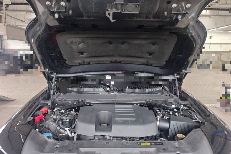 Used Land Rover Defender 2025 110 3.0T P400 – Dynamic HSE Engine Bay
