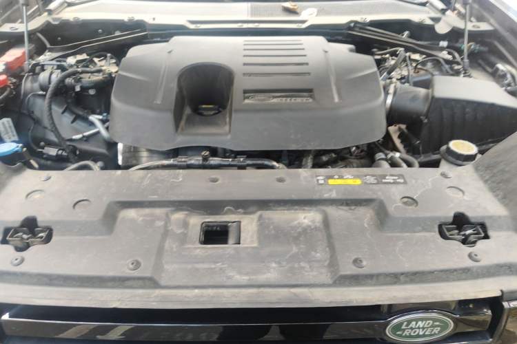 Used Land Rover Defender 2025 110 3.0T P400 Dark Edition Engine Bay