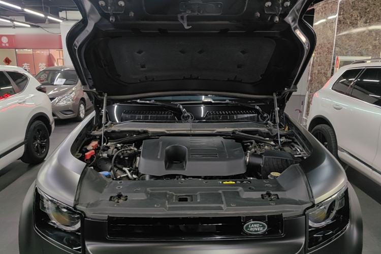 Used Land Rover Defender 2025 110 3.0T P400 X-Dynamic SE Engine Bay