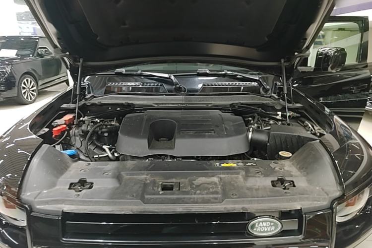 Used Land Rover Defender 2025 110 3.0T P400 – Dynamic HSE Engine Bay