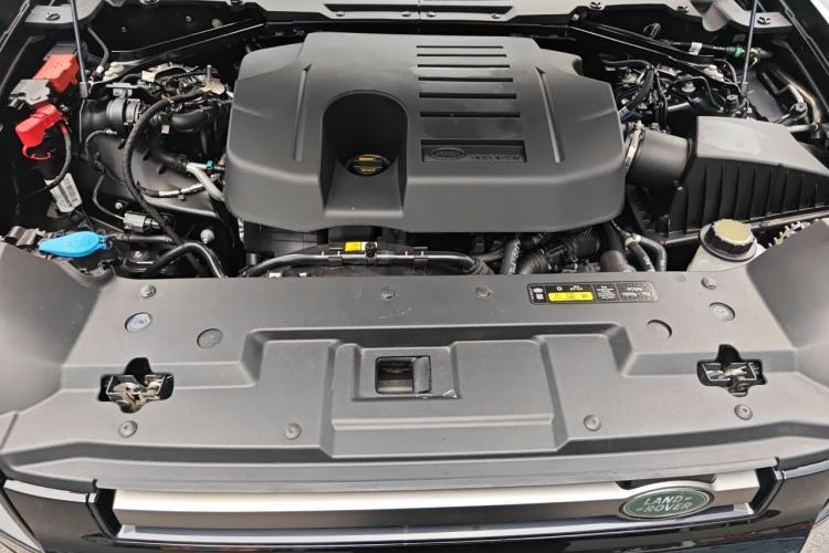 Used Land Rover Defender 2025 110 3.0T P400 – Dynamic HSE Engine Bay